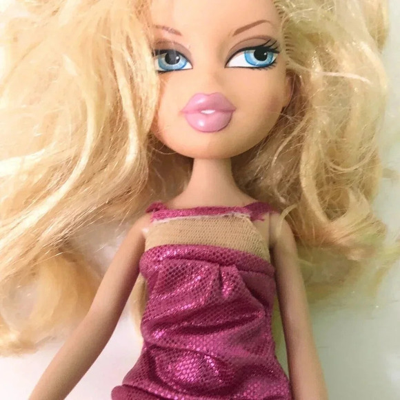 MGA Bratz Cloe Fashion Show Evening Wear  Doll Flaws TLC - Picture 5 of 16